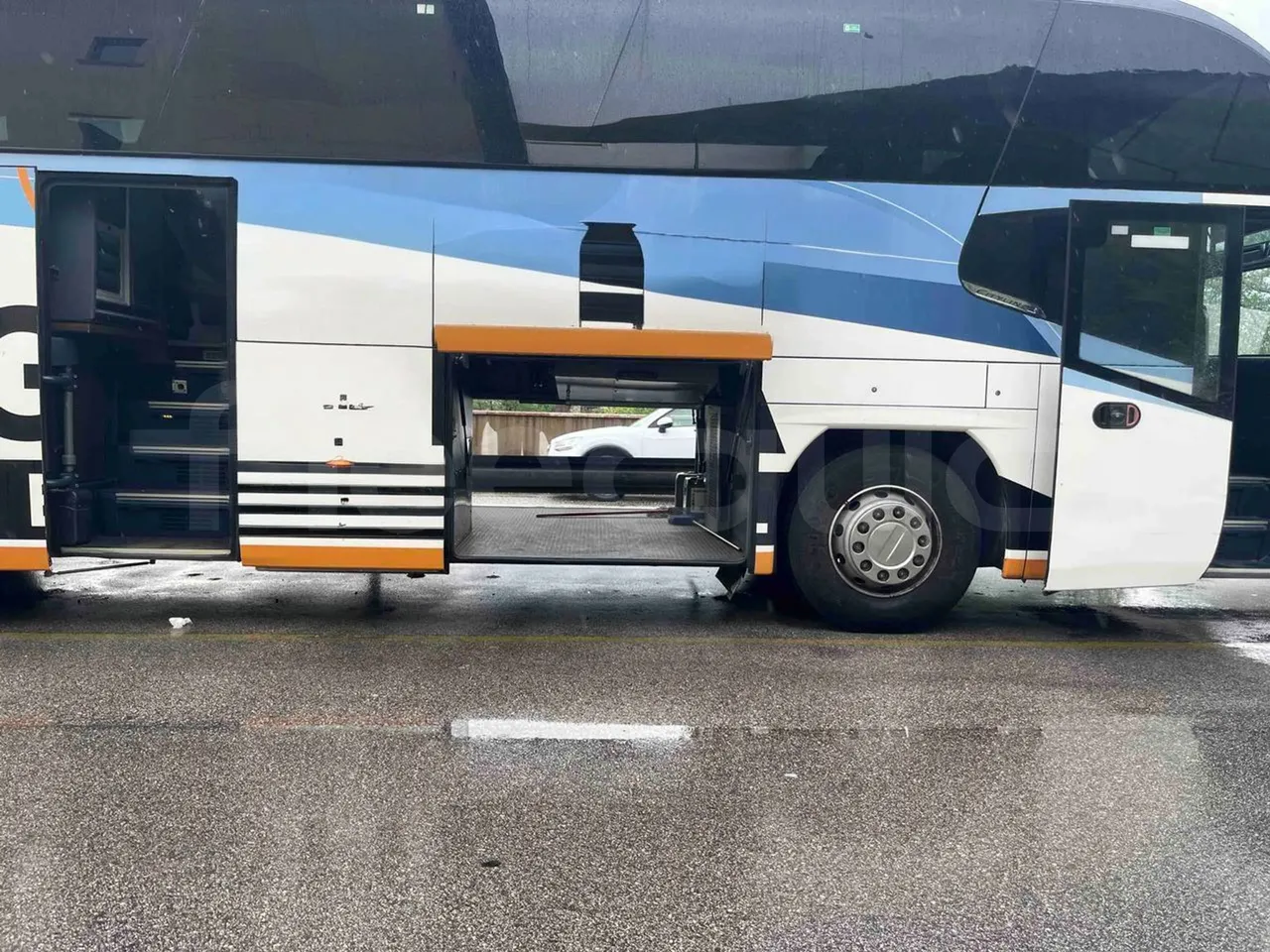Neoplan Cityliner P14 - Euro6 - 324kW - 12.240mt - luggage rack photo