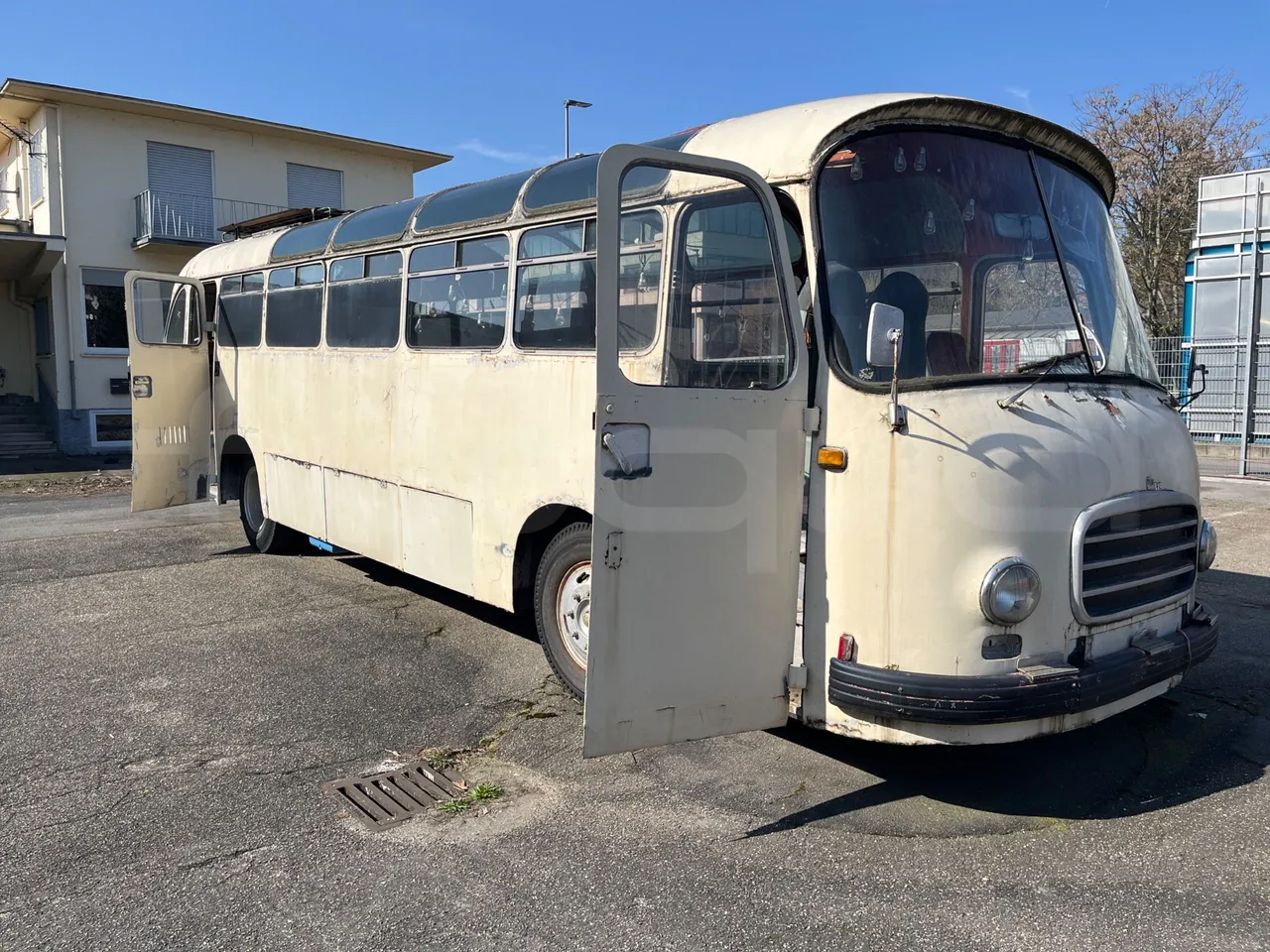 Setra S10 S10 -EUR0 -97kW-7.500m - engine plate photo