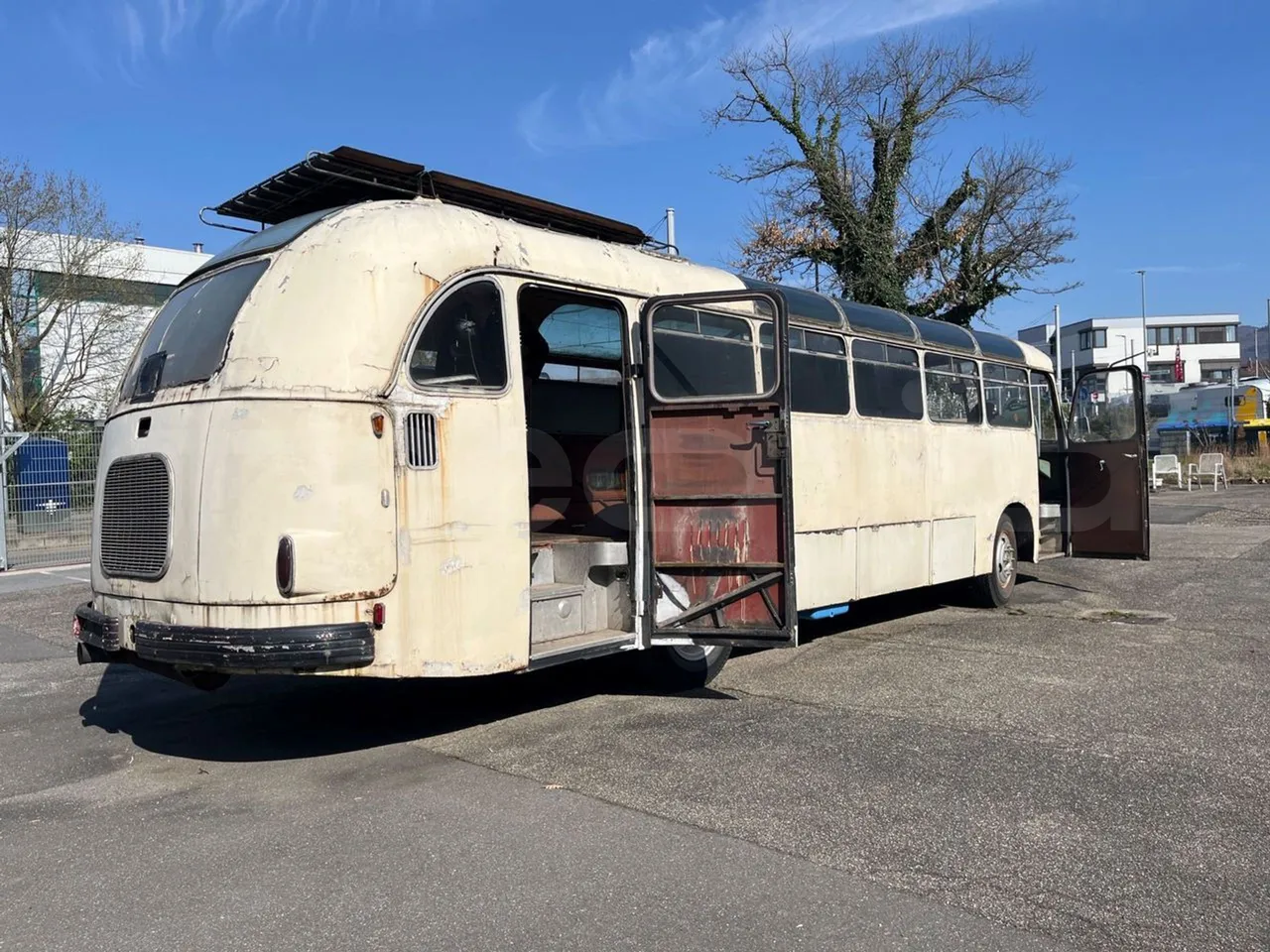 Setra S10 S10 -EUR0 -97kW-7.500m - 3/4 right rear doors closed