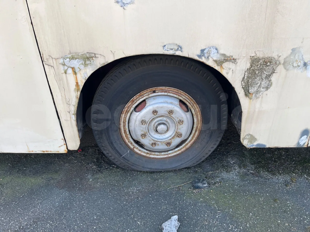 Setra S10 S10 -EUR0 -97kW-7.500m - tread condition front tires right