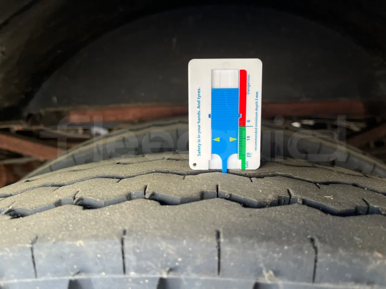 Setra S10 S10 -EUR0 -97kW-7.500m - tread condition second axle tires left