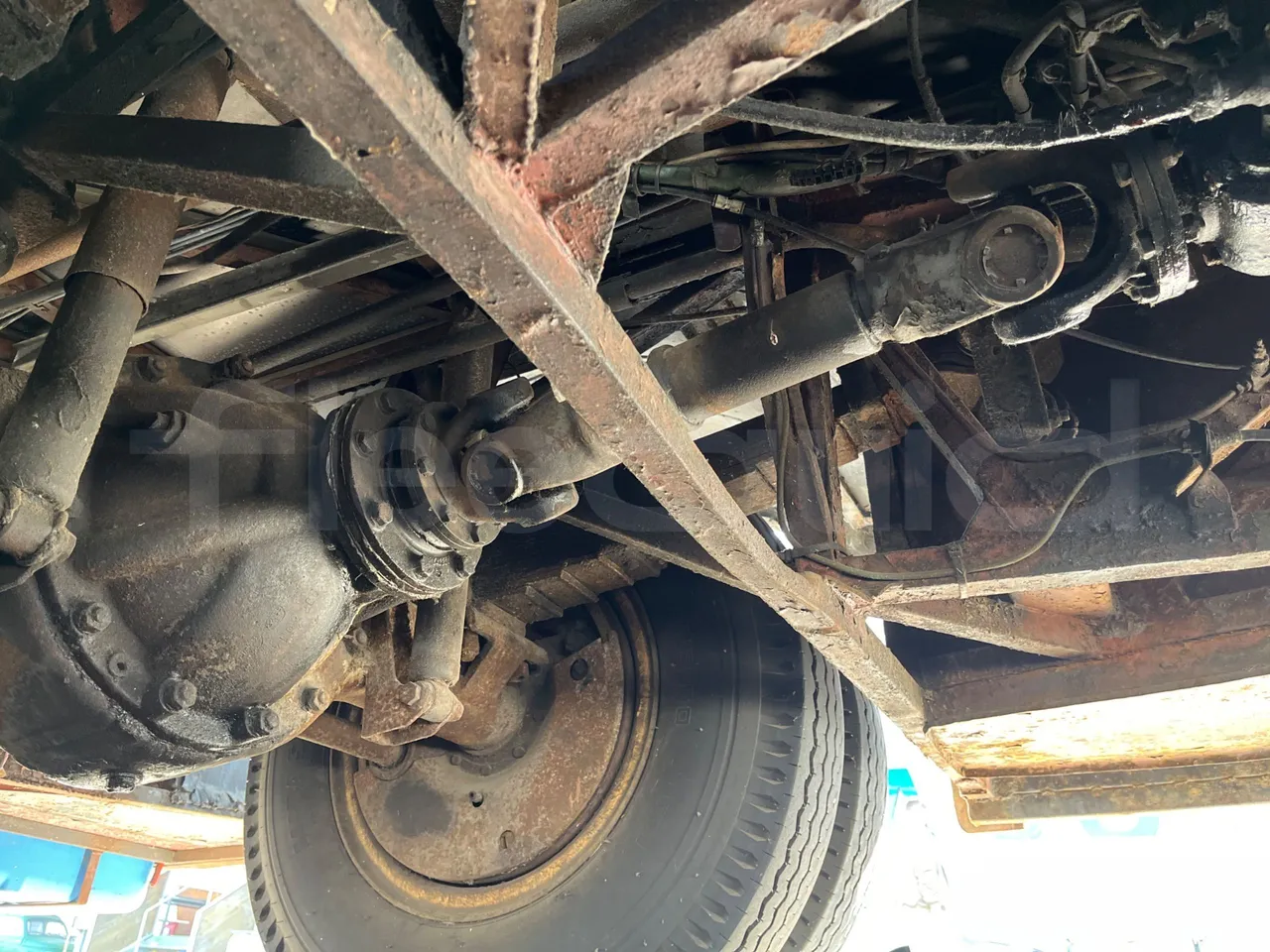 Setra S10 S10 -EUR0 -97kW-7.500m - axle 3 air springs 2 right