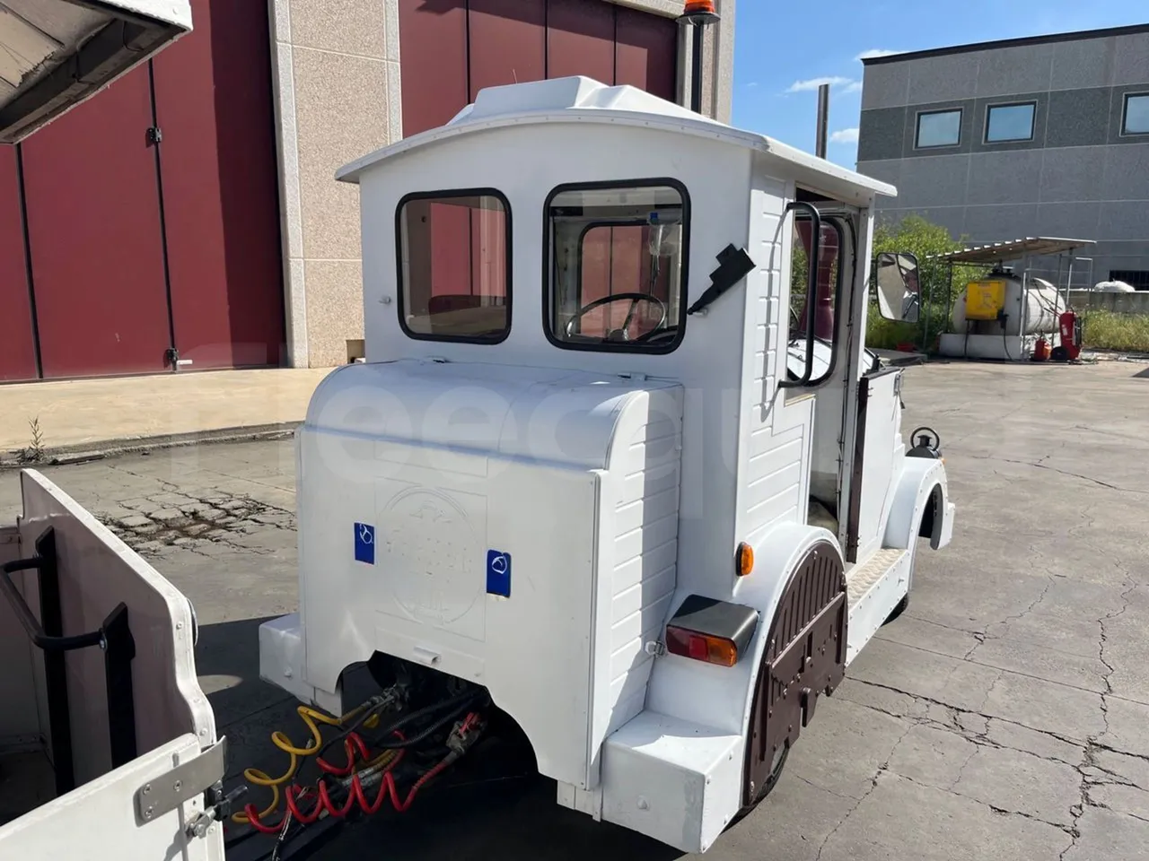 Dotto HD180F Road Train - EUR0 - 57kW - 3.45 + 4.72 + 4.72m - 3/4 right front doors open