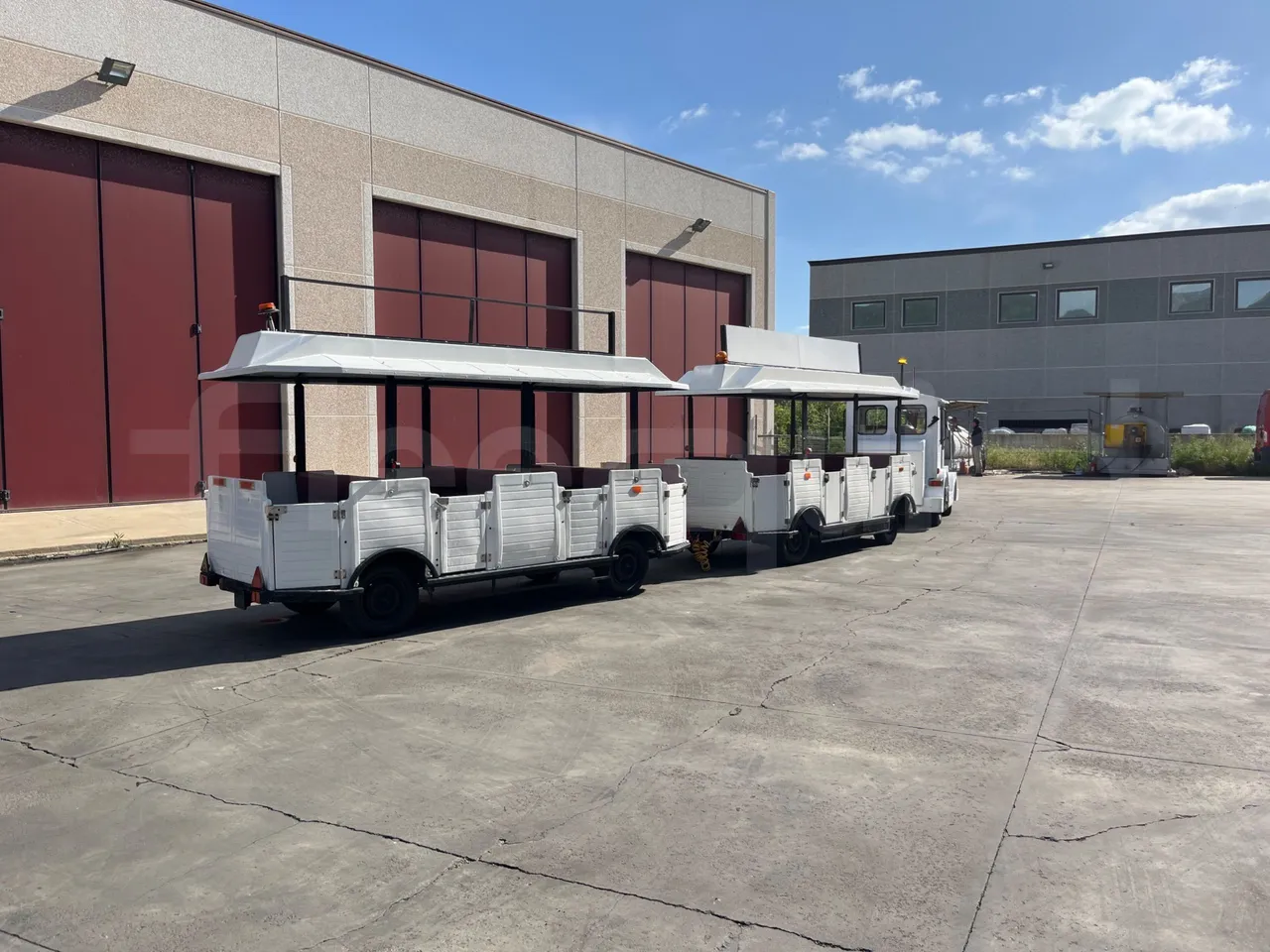 Dotto HD180F Road Train - EUR0 - 57kW - 3.45 + 4.72 + 4.72m - 3/4 right rear doors closed