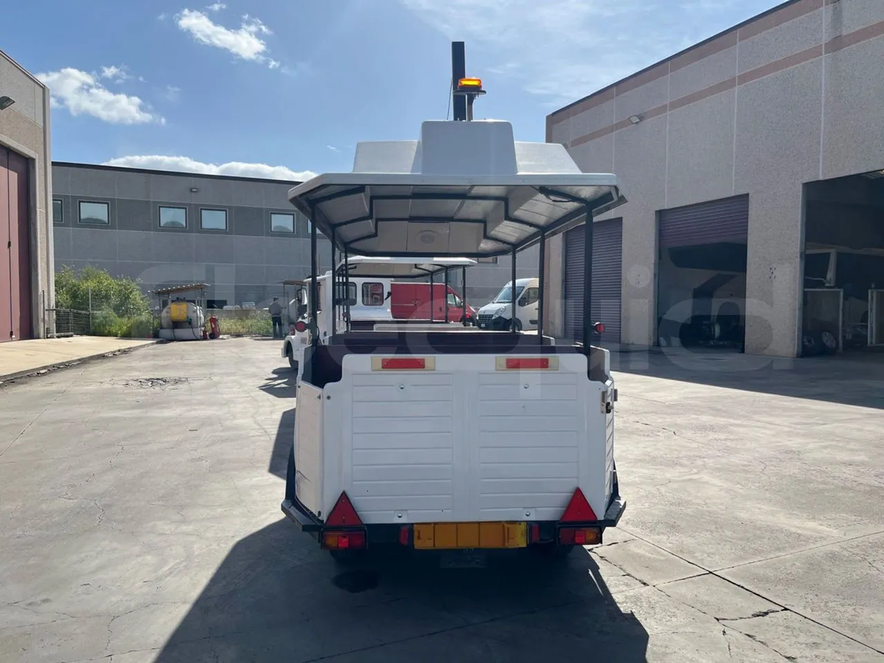 Dotto HD180F Road Train - EUR0 - 57kW - 3.45 + 4.72 + 4.72m - rear hatch closed