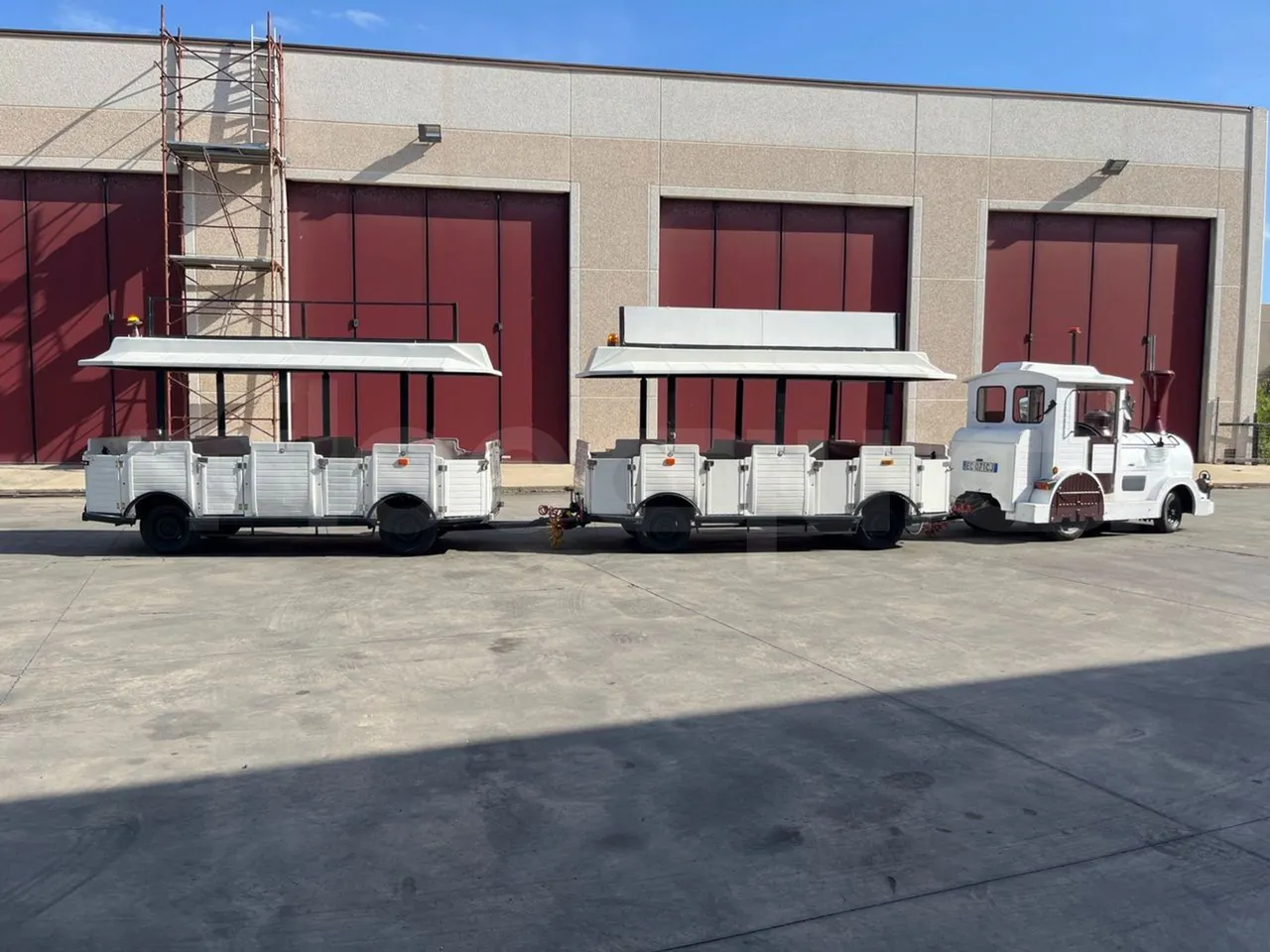 Dotto HD180F Road Train - EUR0 - 57kW - 3.45 + 4.72 + 4.72m - right side doors closed