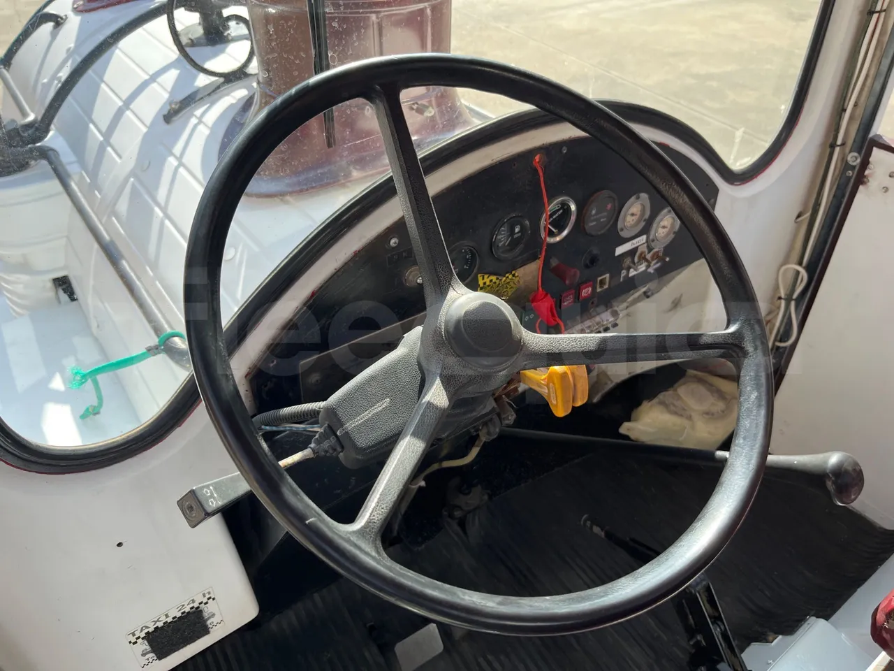 Dotto HD180F Road Train - EUR0 - 57kW - 3.45 + 4.72 + 4.72m - steering wheel photo