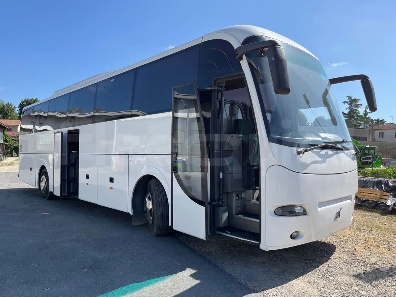 Volvo Barbi Antares B12B FS380 - Euro 3 - 279 Kw - 12,230 Mt - 3/4 right front doors open