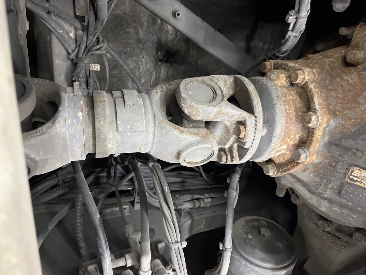Volvo Barbi Antares B12B FS380 - Euro 3 - 279 Kw - 12,230 Mt - driveshaft photo