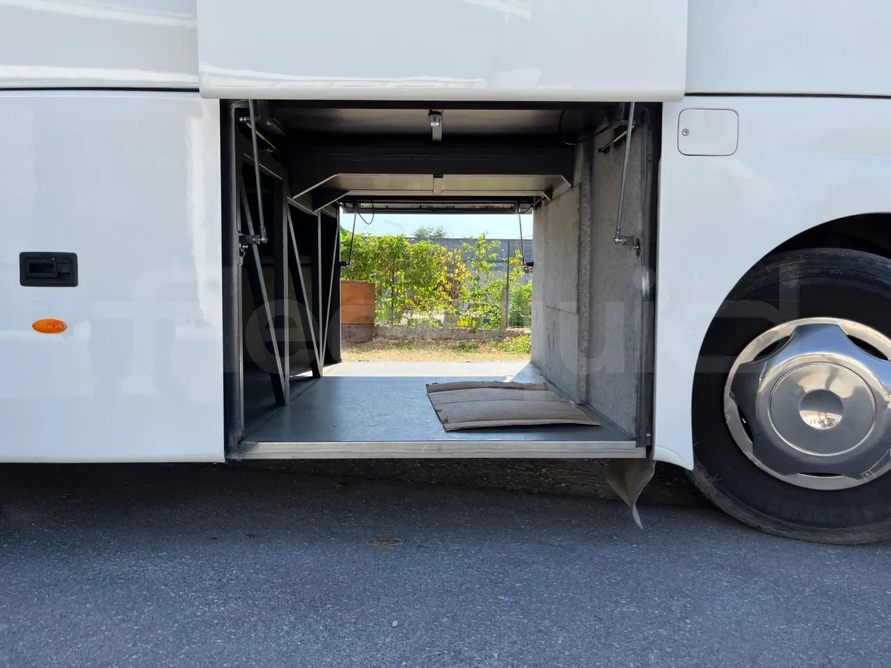 Volvo Barbi Antares B12B FS380 - Euro 3 - 279 Kw - 12,230 Mt - luggage rack photo