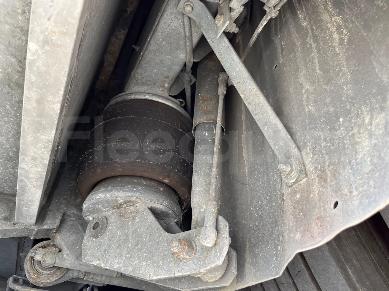 Volvo Barbi Antares B12B FS380 - Euro 3 - 279 Kw - 12,230 Mt - axle 2 shock absorbers 2 left