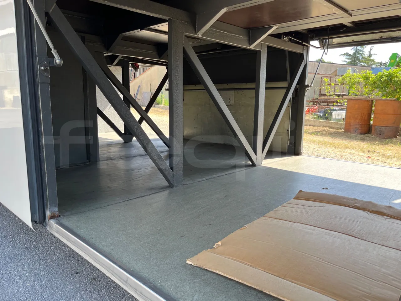 Volvo Barbi Antares B12B FS380 - Euro 3 - 279 Kw - 12,230 Mt - under carpet photo