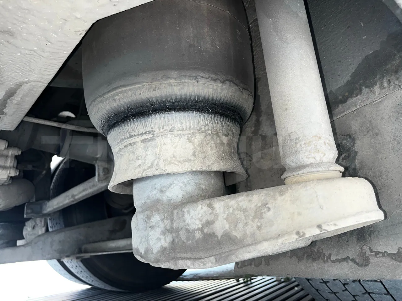 Setra S415 - Second Axle Second Air Springs Left Side