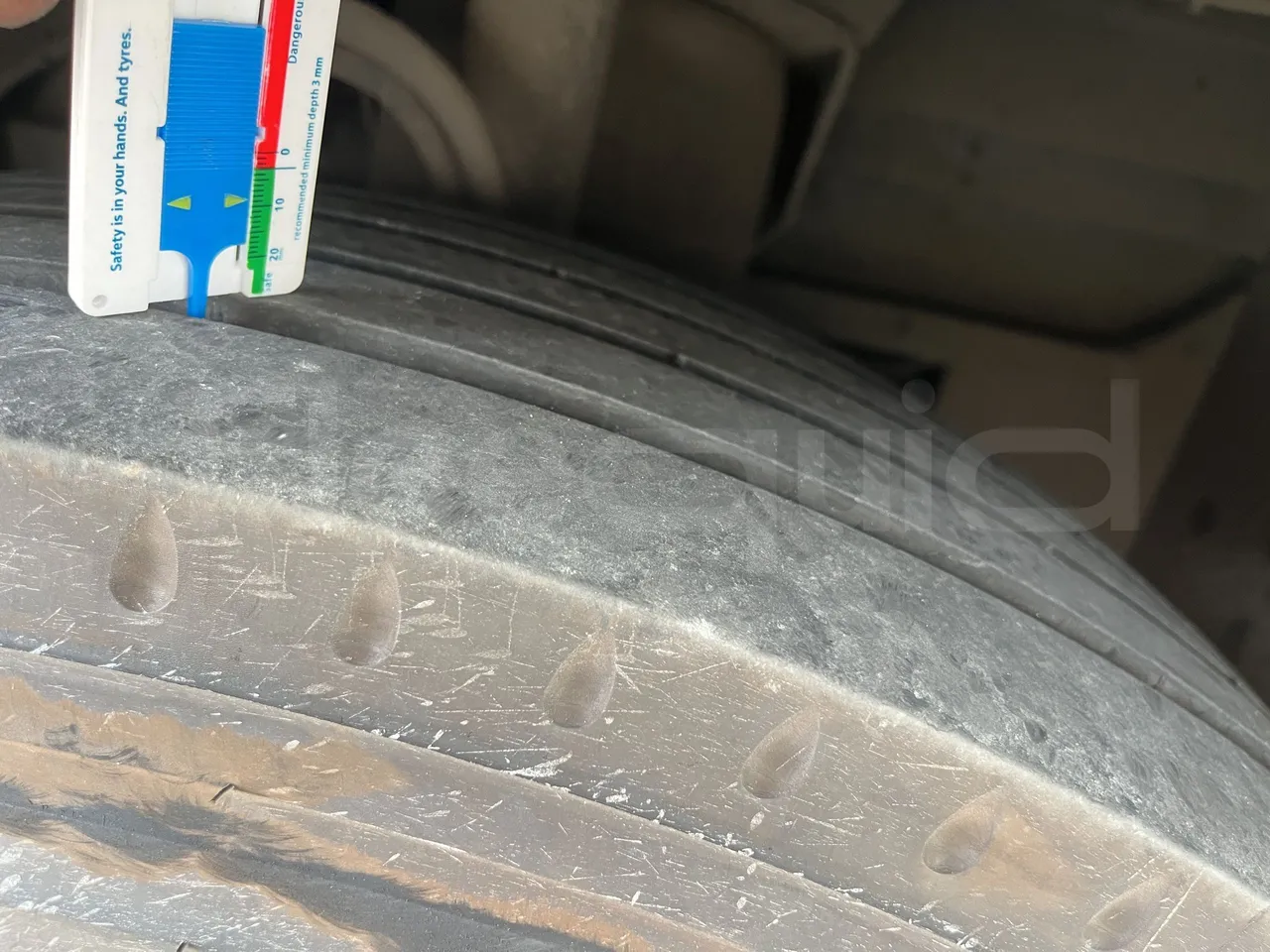 Setra S415 - First Axle Left Side: Tyre Thickness