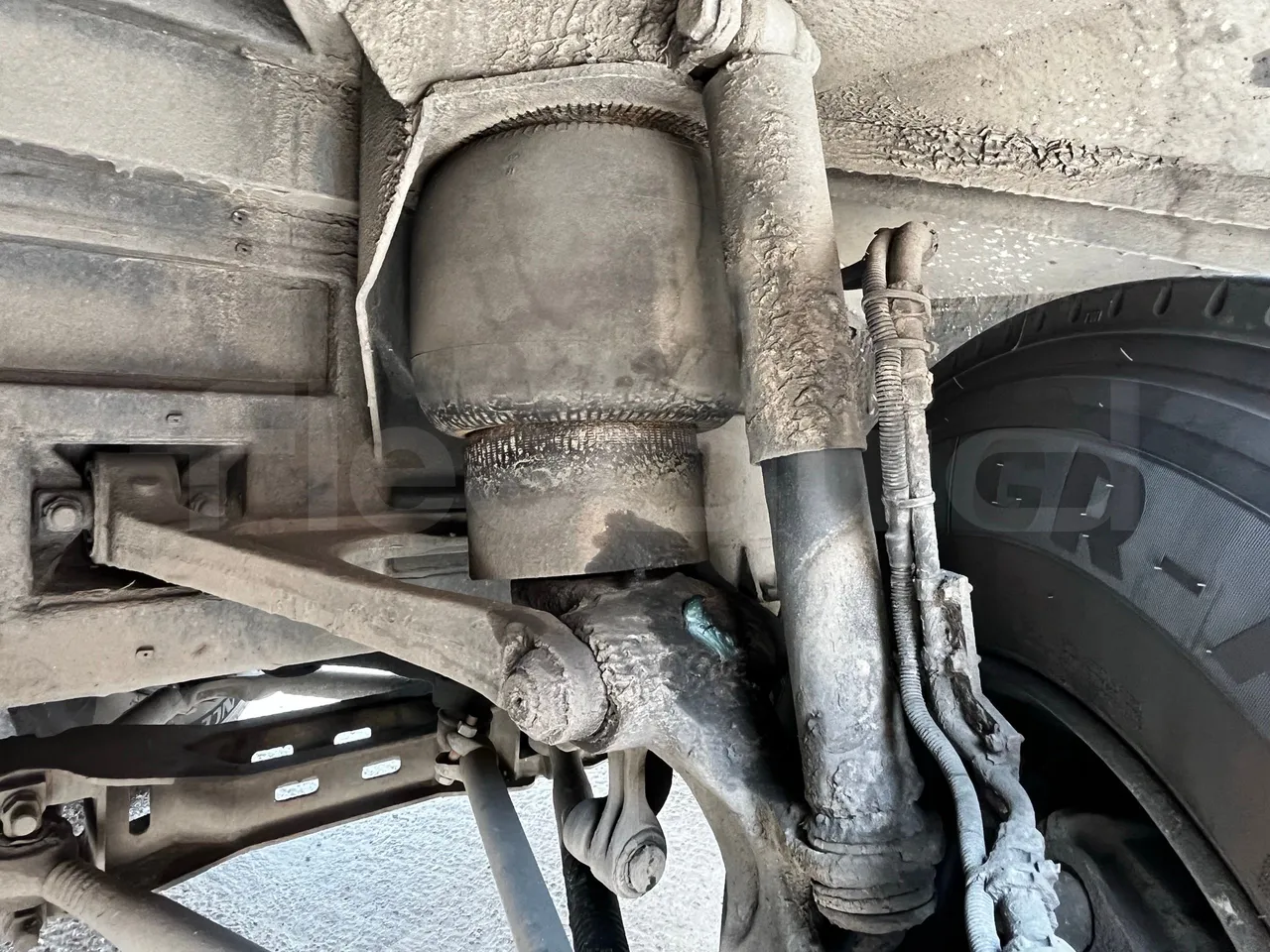 Setra S415 - First Axle Shock Absorbers Left Side