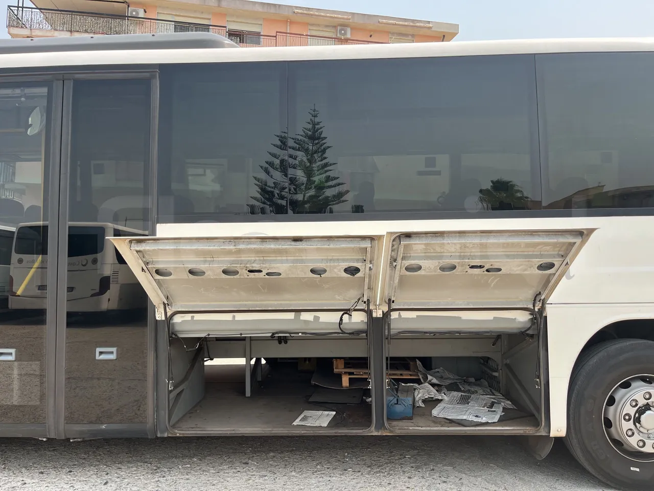 Setra S415 - Luggage Rack Left Side