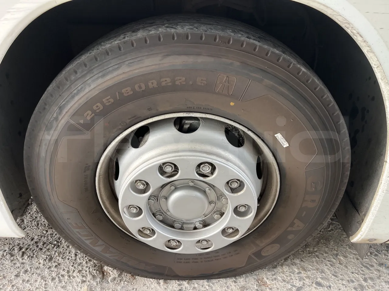 Setra S415 - Second Axle Left Side: Complete Wheel