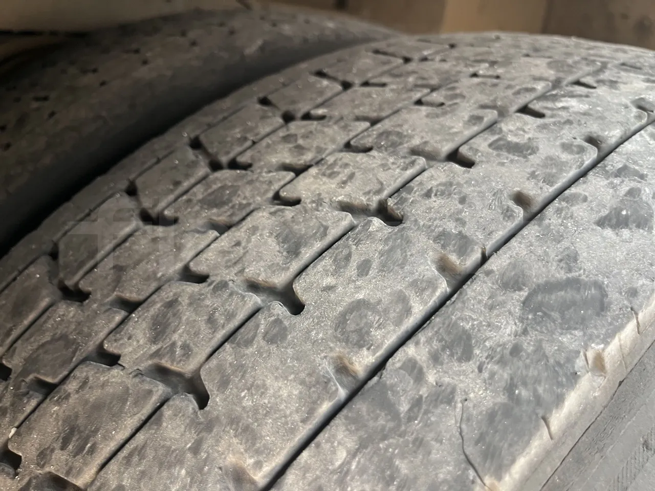 Setra S415 - Second Axle Left Side: Tyre Tread