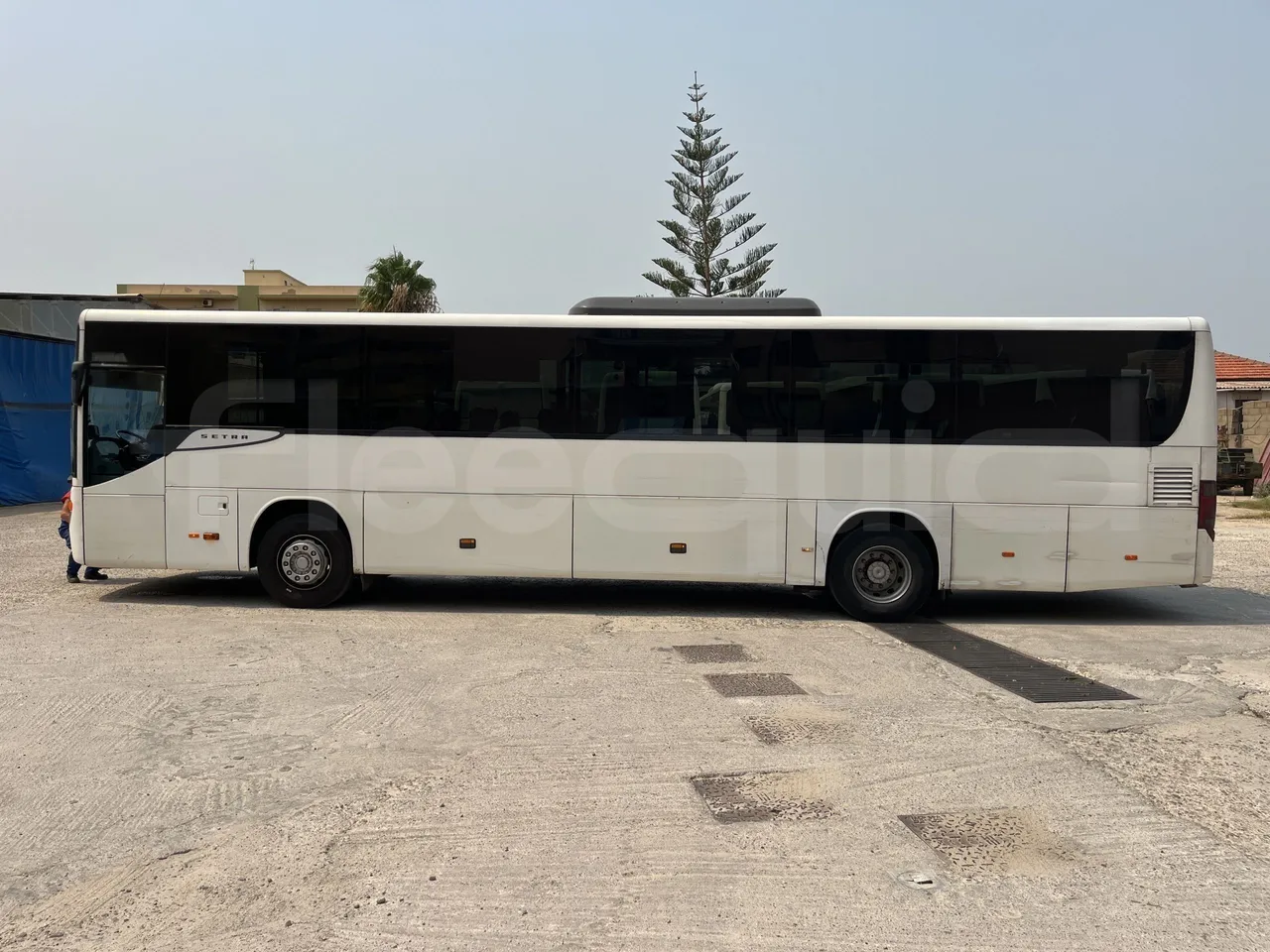 Setra S415 - Left Side