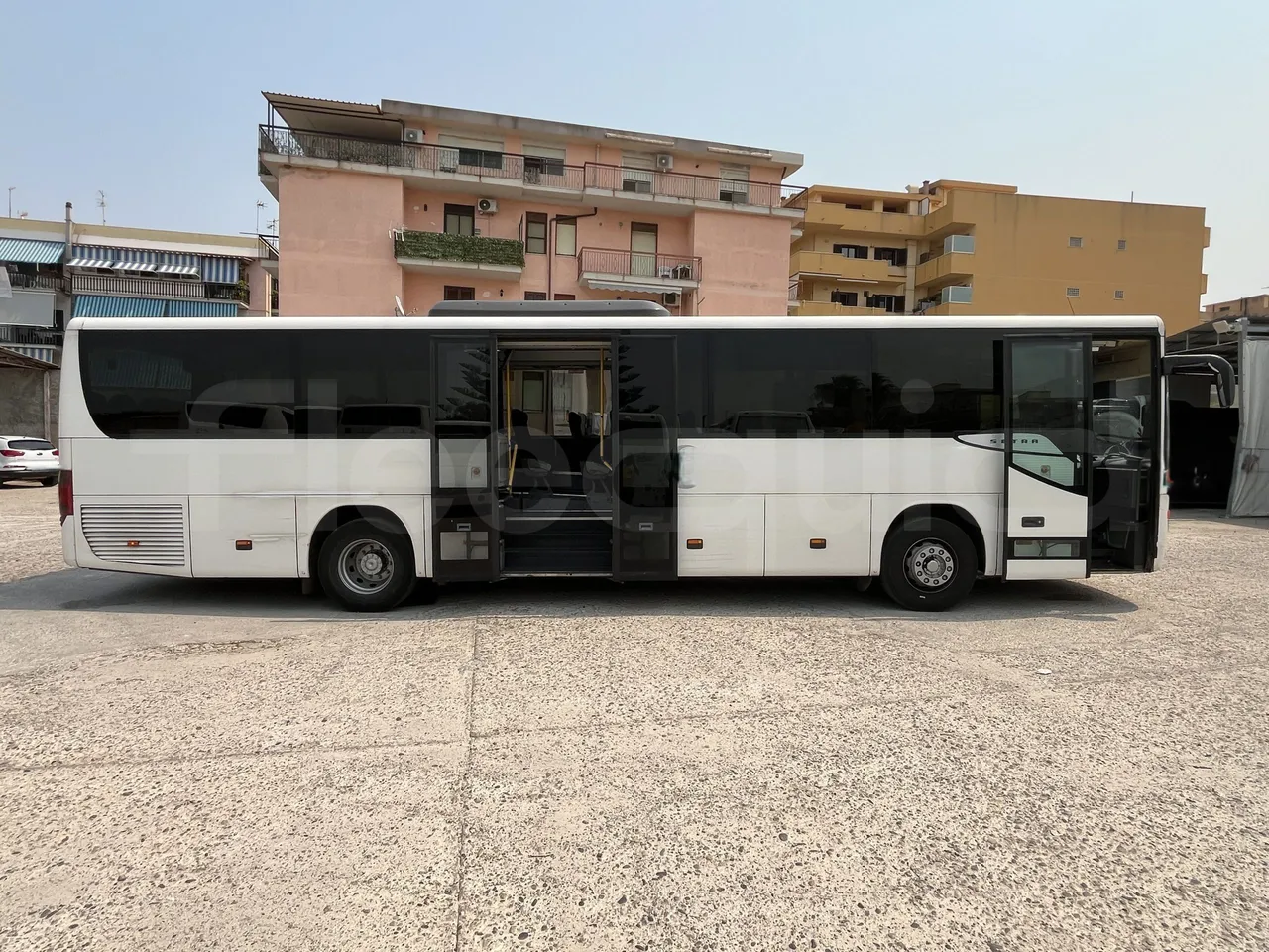Setra S415 - Right Side Doors Open