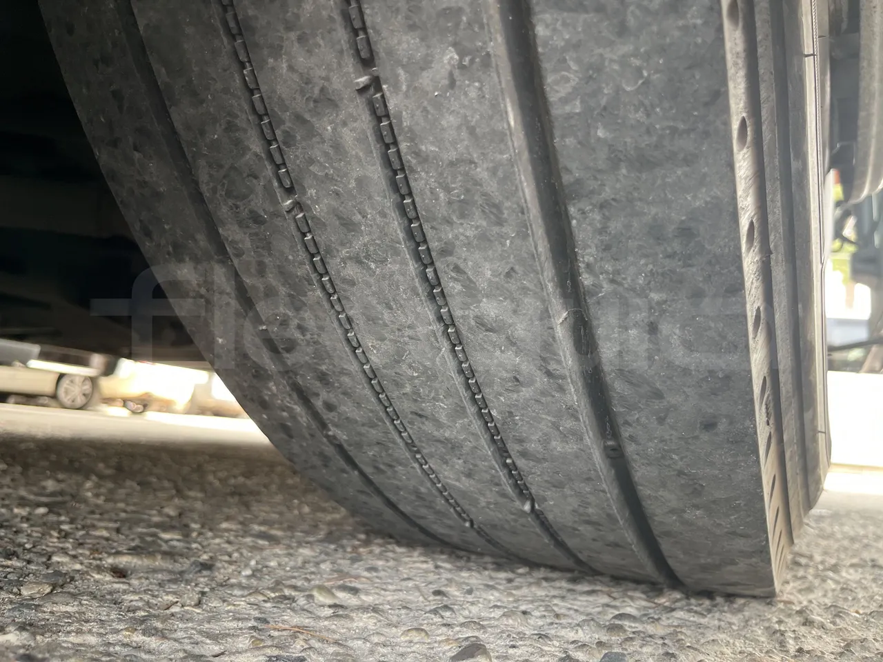 Setra S415 - First Axle Left Side: Tyre Tread