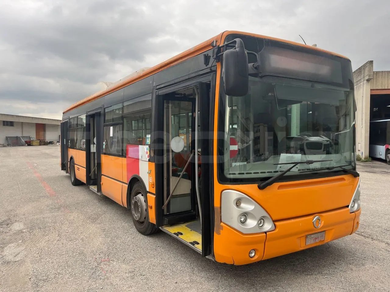Iveco Citelis PS09D5/A/87 - EUR5 - 200kW - 11.990m - 3/4 right front doors open