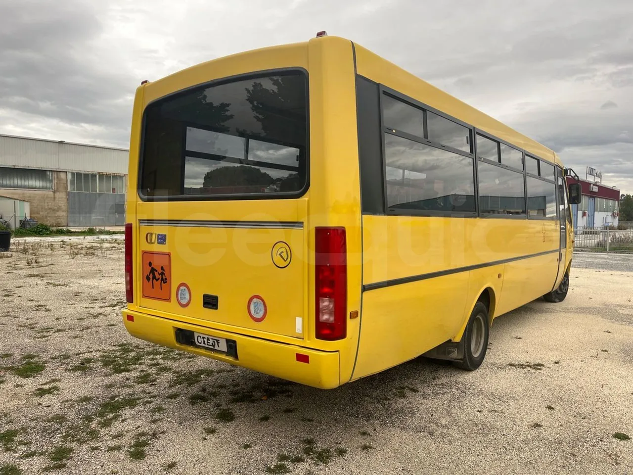 Iveco Cacciamali 65CF4 - Euro 4 - 130 kW - 8.560 mt - 3/4 right rear doors closed