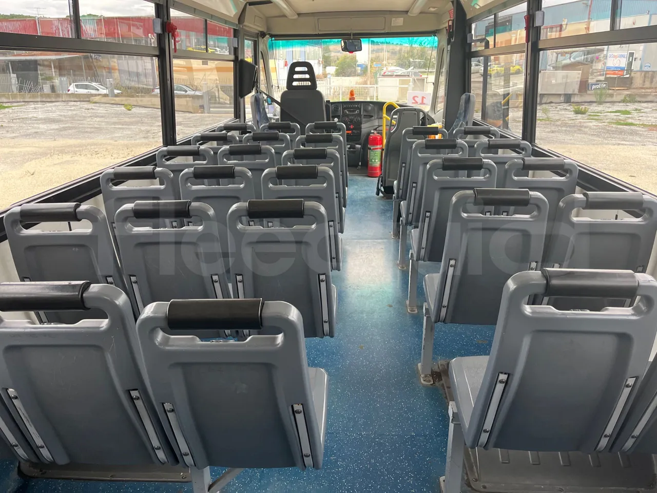 Iveco Cacciamali 65CF4 - Euro 4 - 130 kW - 8.560 mt - forward view middle aisle