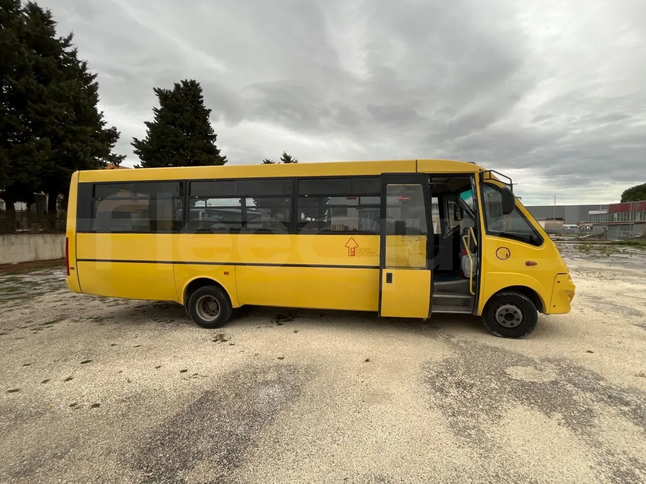 Iveco Cacciamali 65CF4 - Euro 4 - 130 kW - 8.560 mt - right side doors open