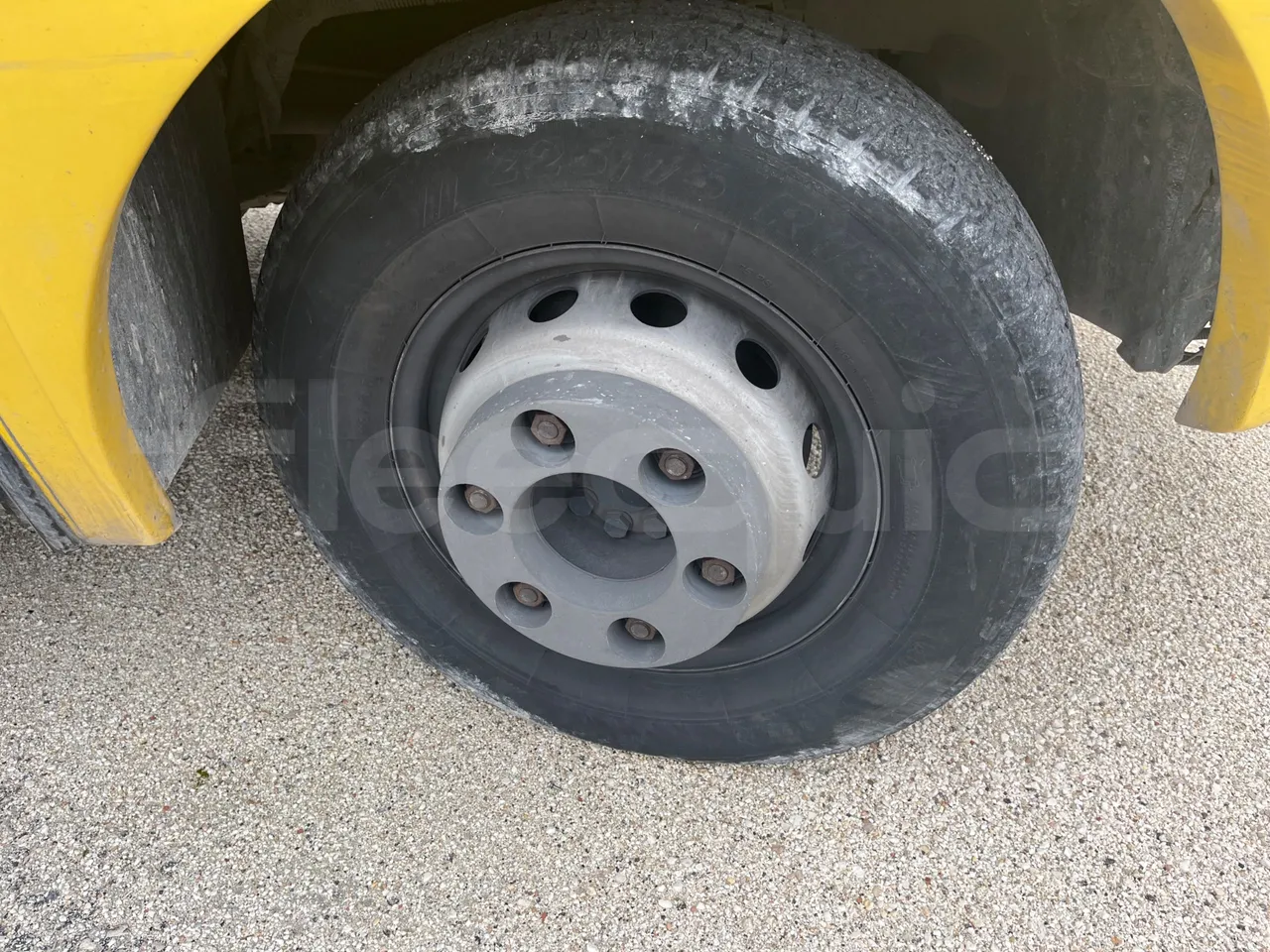 Iveco Cacciamali 65CF4 - Euro 4 - 130 kW - 8.560 mt - front left tire measurements