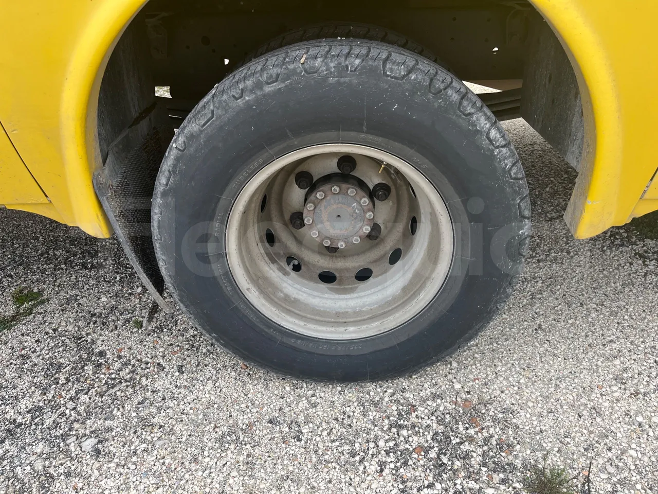 Iveco Cacciamali 65CF4 - Euro 4 - 130 kW - 8.560 mt - rear left tire photo