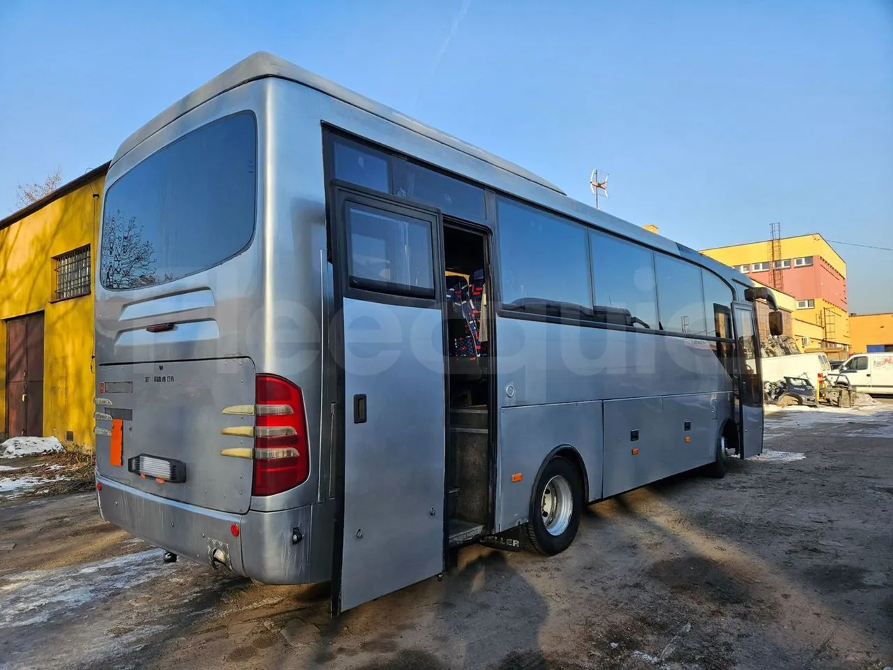 Man TEZELLER Teztiger T35 - Euro 4 - 132 kW -9.02 mt - 3/4 right rear doors open