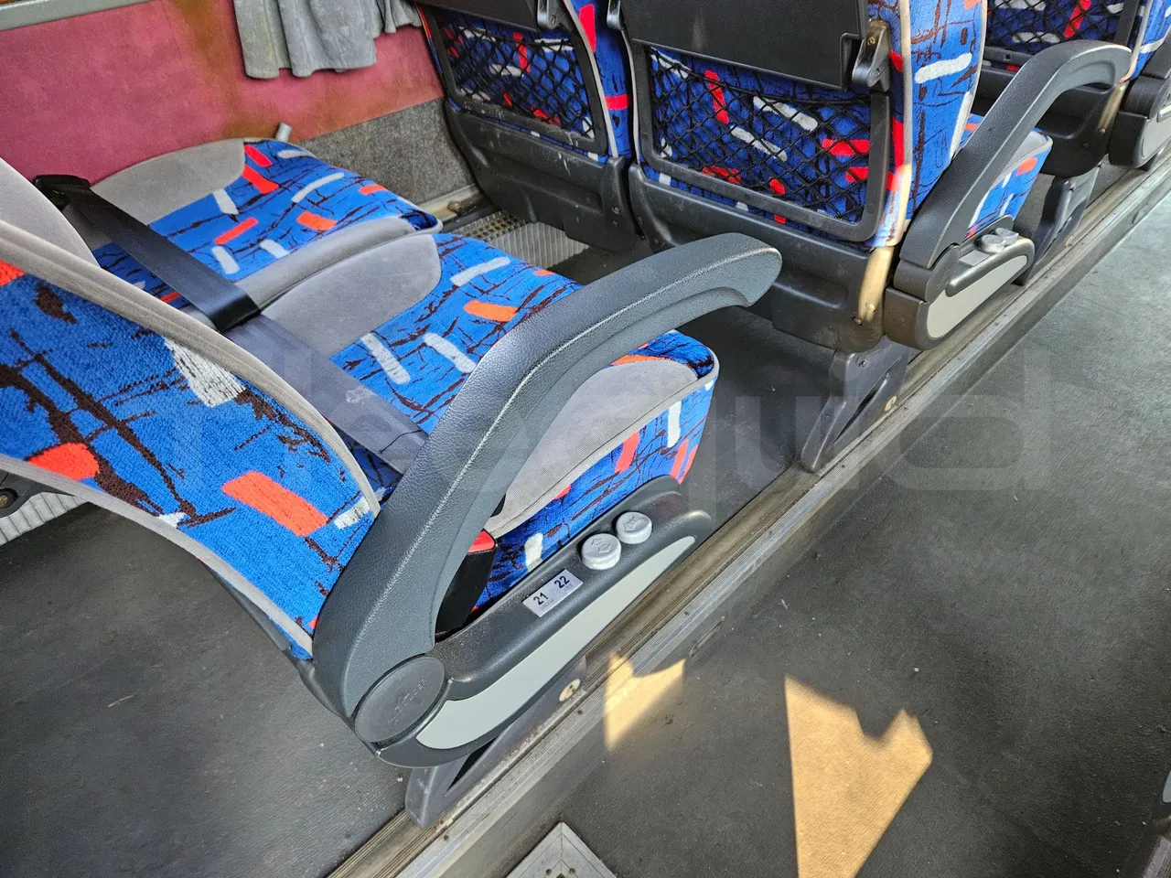 Man TEZELLER Teztiger T35 - Euro 4 - 132 kW -9.02 mt - armrest detail photo