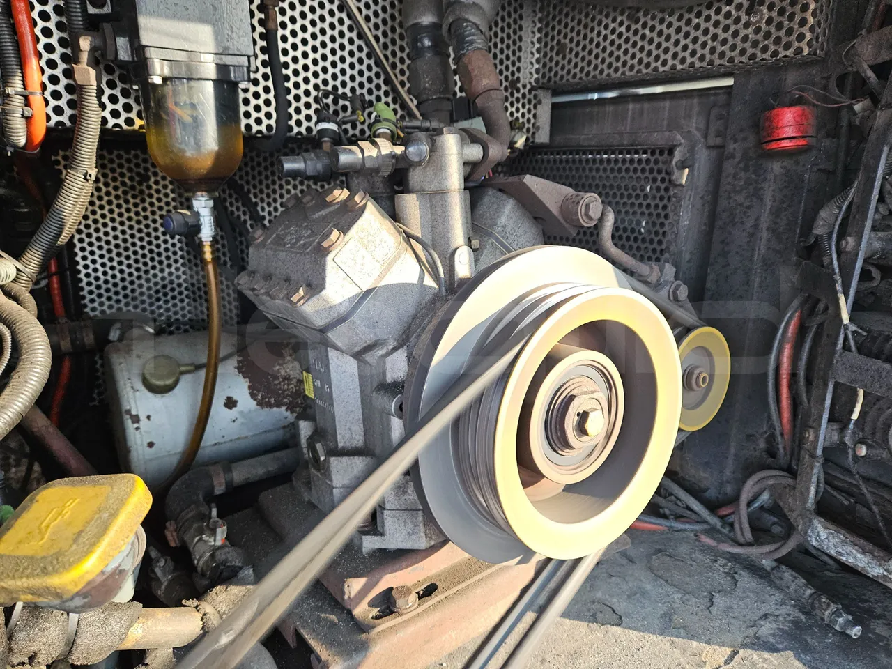 Man TEZELLER Teztiger T35 - Euro 4 - 132 kW -9.02 mt - air conditioning compressor