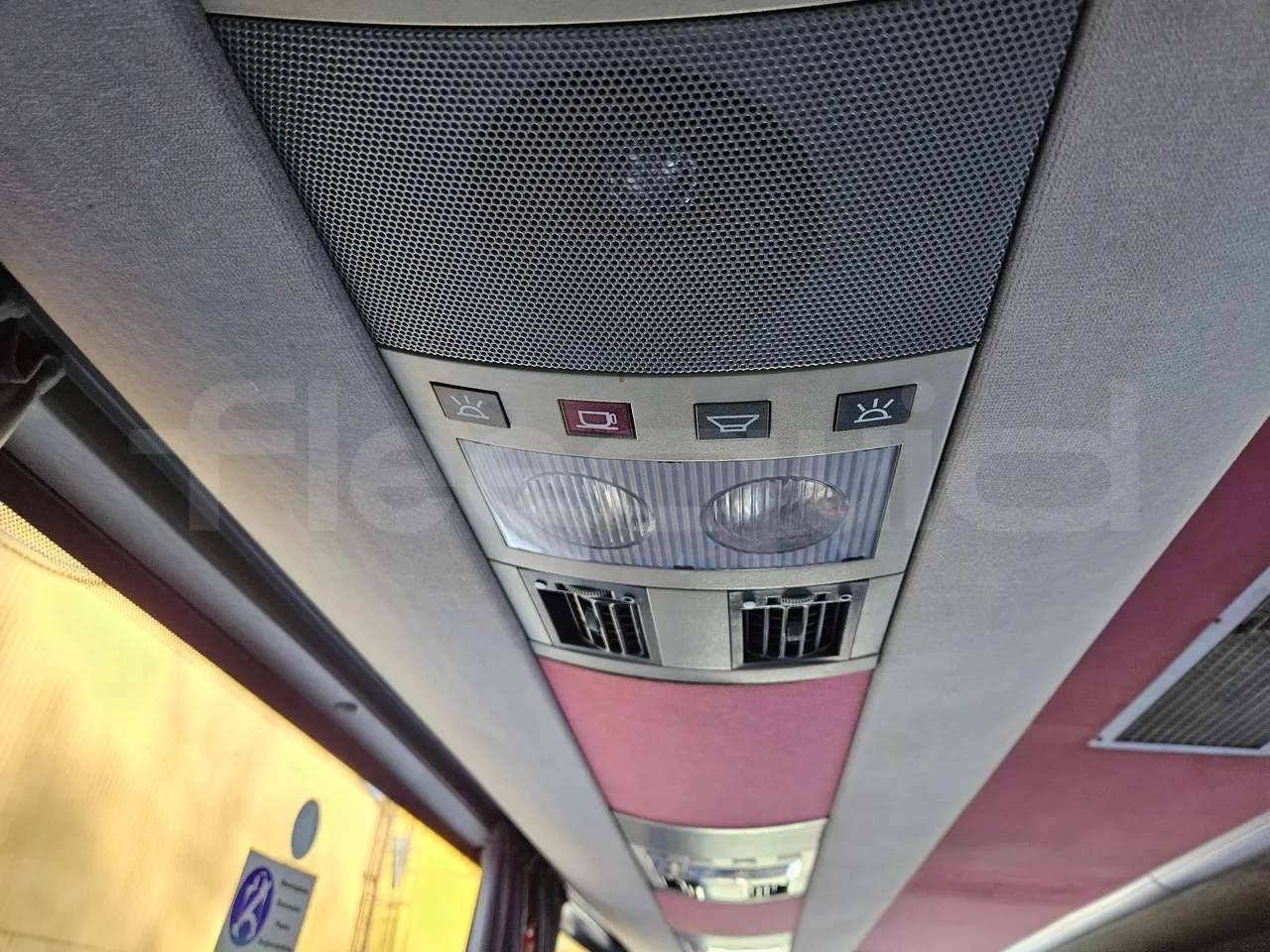 Man TEZELLER Teztiger T35 - Euro 4 - 132 kW -9.02 mt - overhead compartments photo