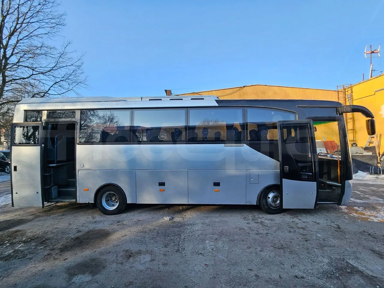 Man TEZELLER Teztiger T35 - Euro 4 - 132 kW -9.02 mt - right side doors open