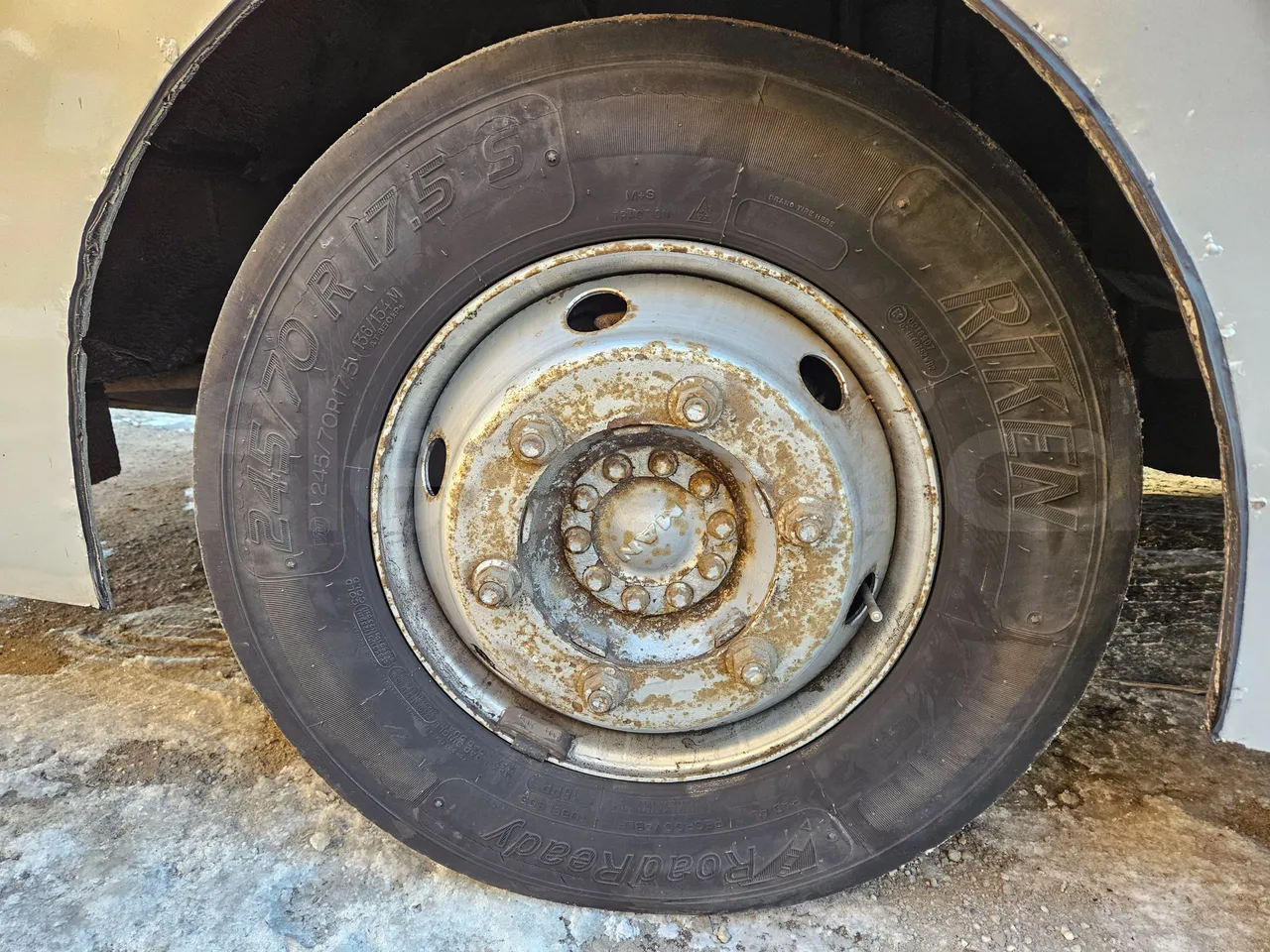 Man TEZELLER Teztiger T35 - Euro 4 - 132 kW -9.02 mt - front left tire measurements