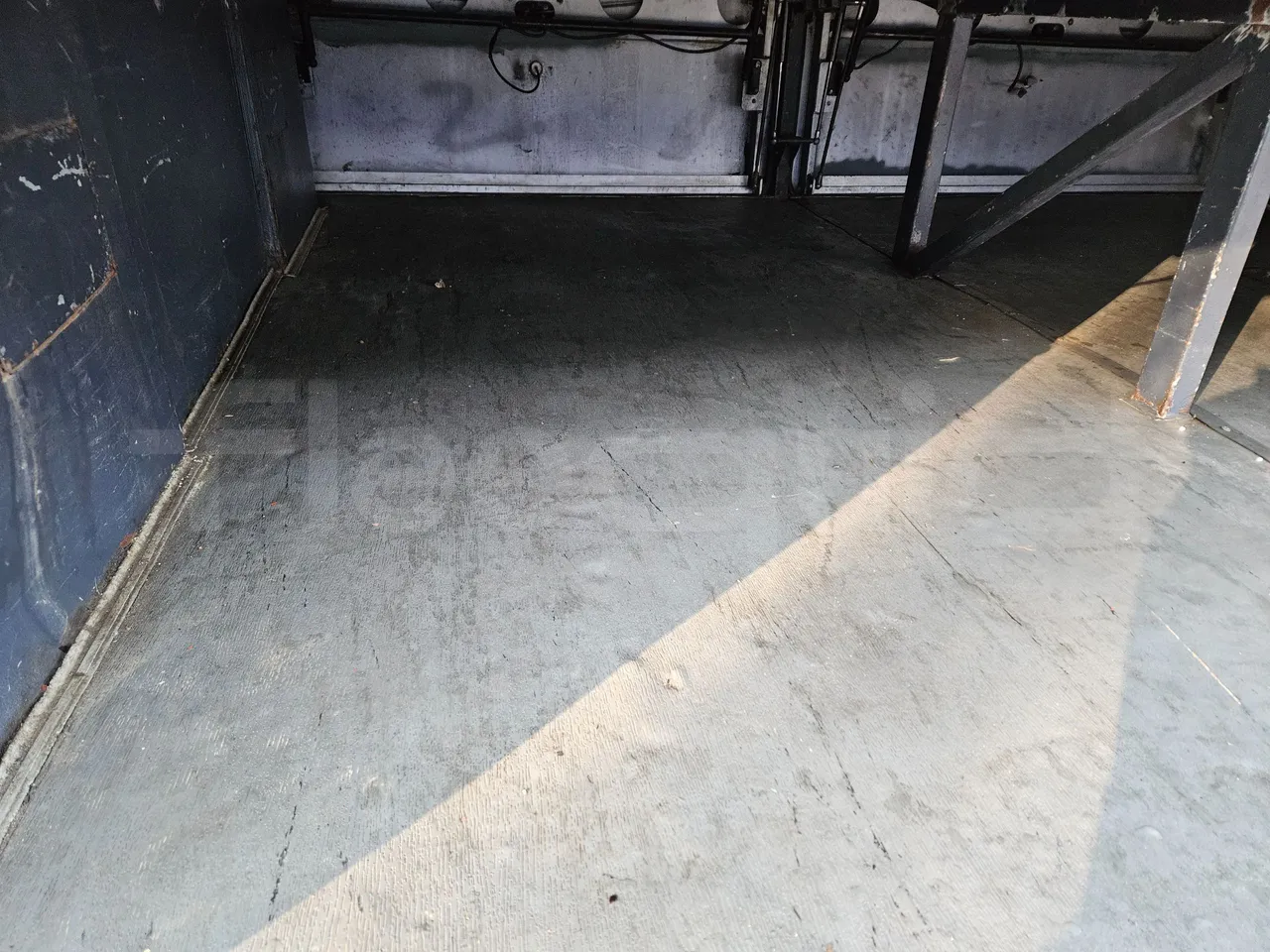 Man TEZELLER Teztiger T35 - Euro 4 - 132 kW -9.02 mt - under carpet photo