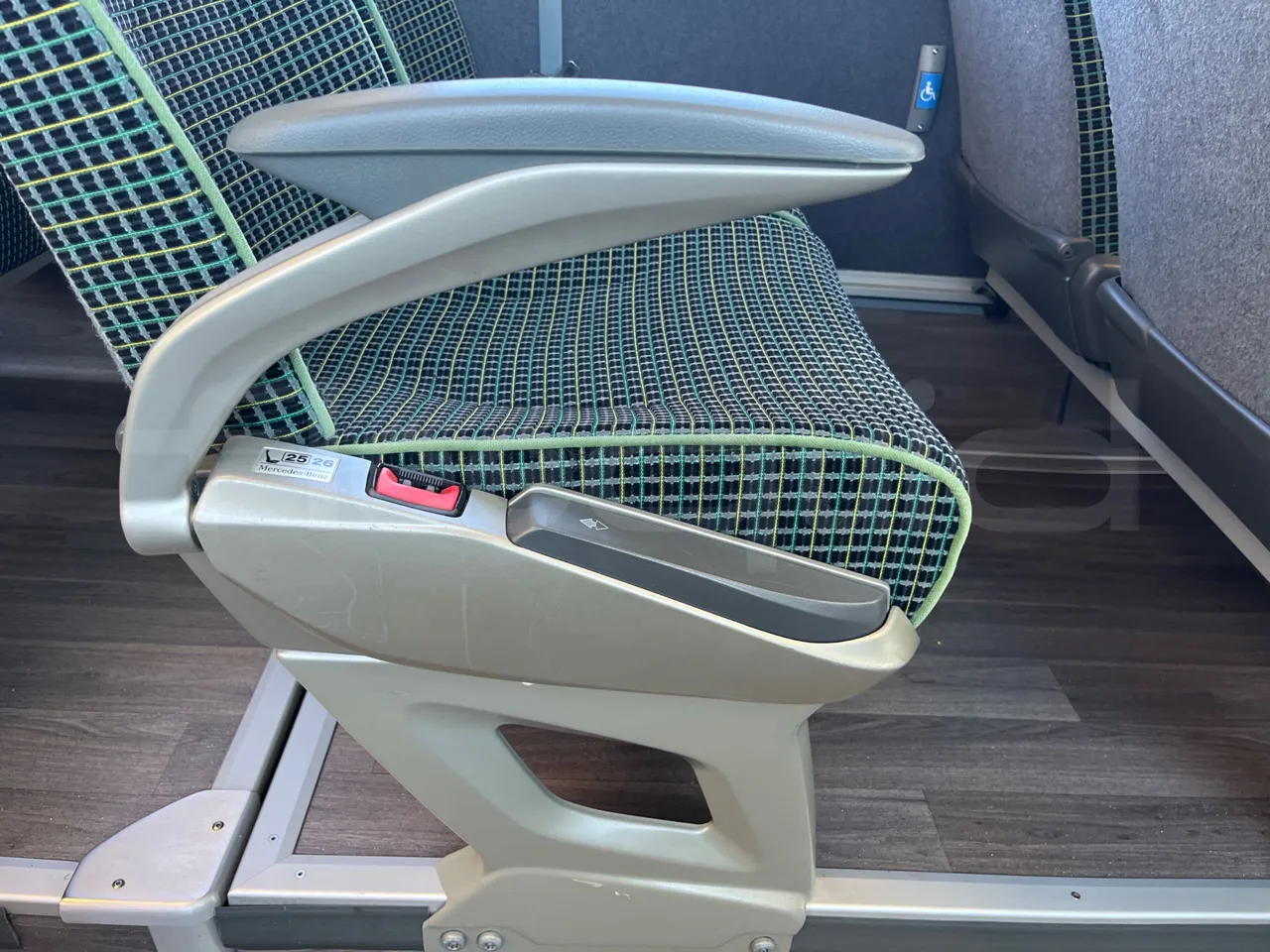 Setra S416 UL Business - Euro6 - 260kW - 12.7mt - armrest detail photo