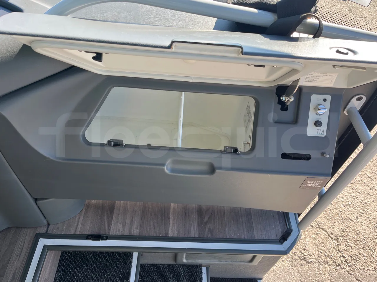 Setra S416 UL Business - Euro6 - 260kW - 12.7mt - footrest detail photo