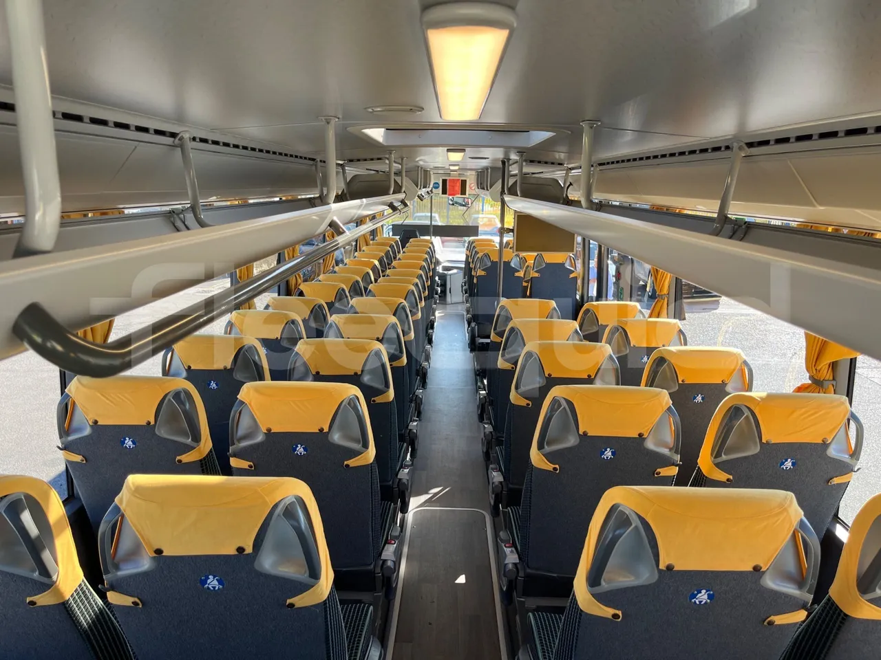 Setra S416 UL Business - Euro6 - 260kW - 12.7mt - forward view middle aisle