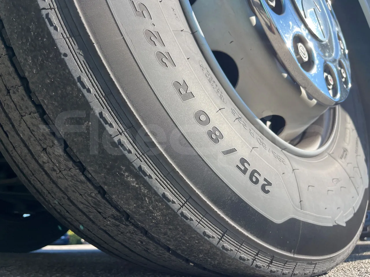 Setra S416 UL Business - Euro6 - 260kW - 12.7mt - tread condition front tires right