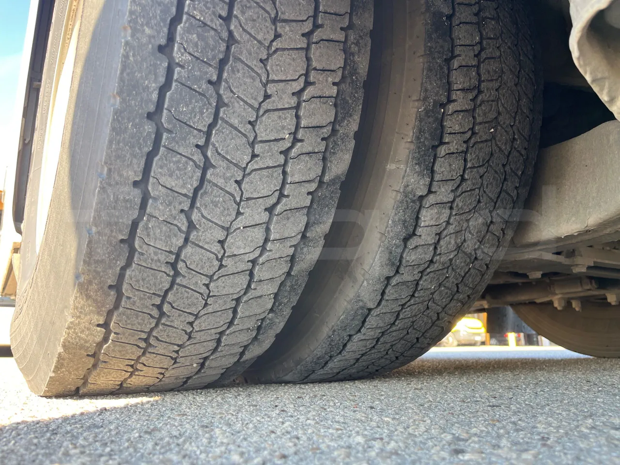 Setra S416 UL Business - Euro6 - 260kW - 12.7mt - tread condition second axle tires left