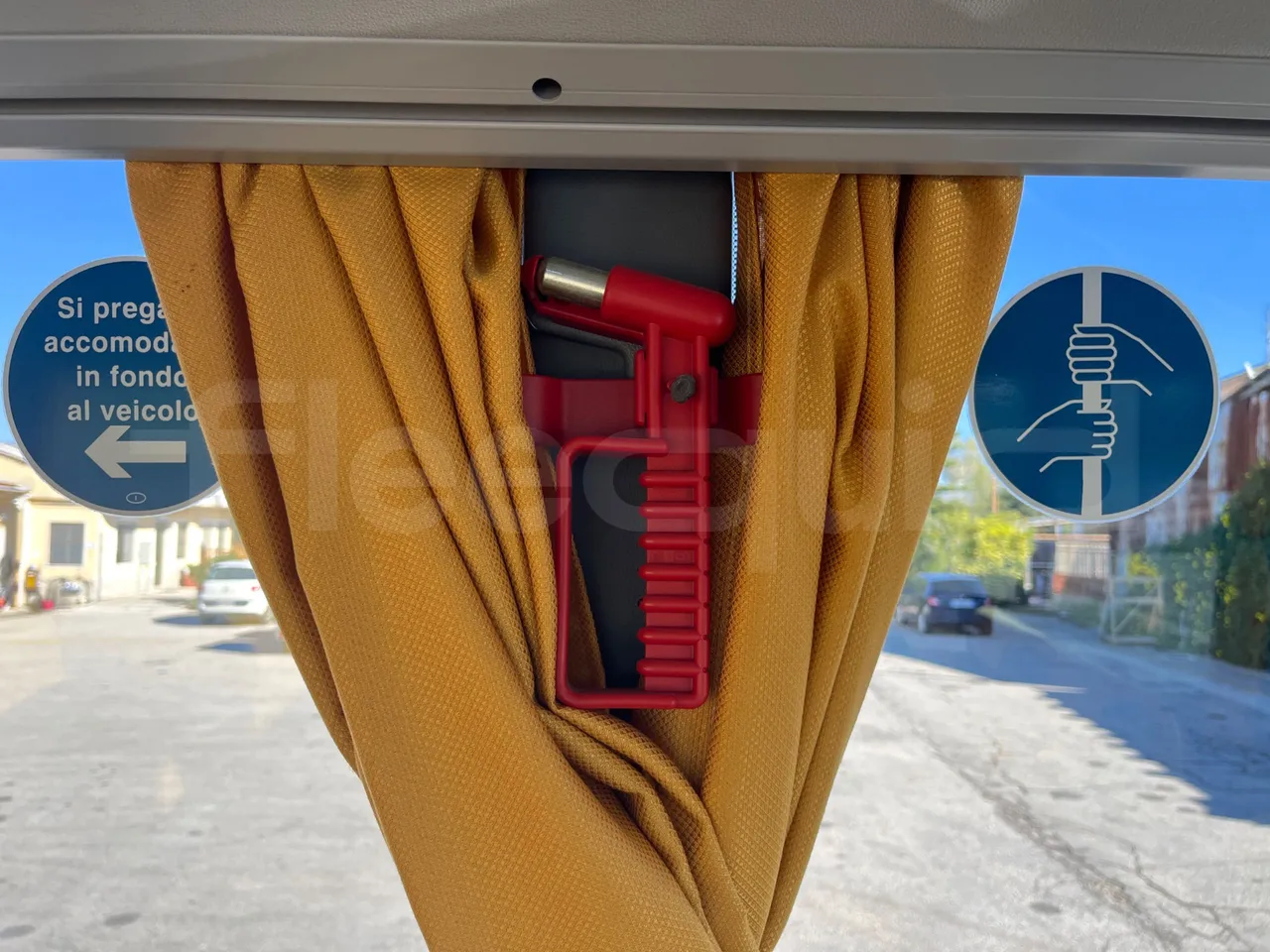 Setra S416 UL Business - Euro6 - 260kW - 12.7mt - power outlets detail