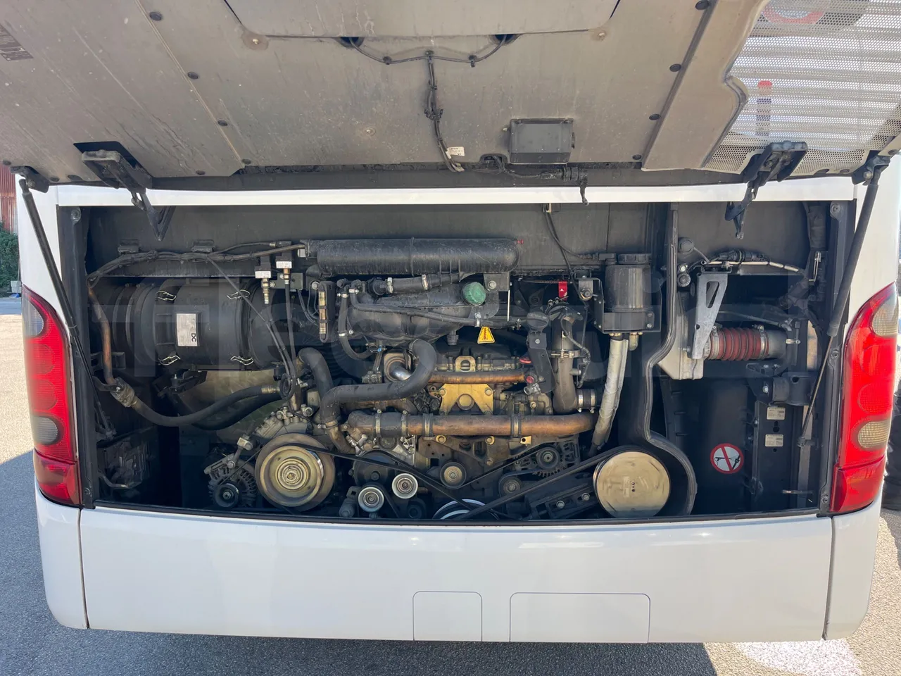 Setra S416 UL Business - Euro6 - 260kW - 12.7mt - rear hatch open