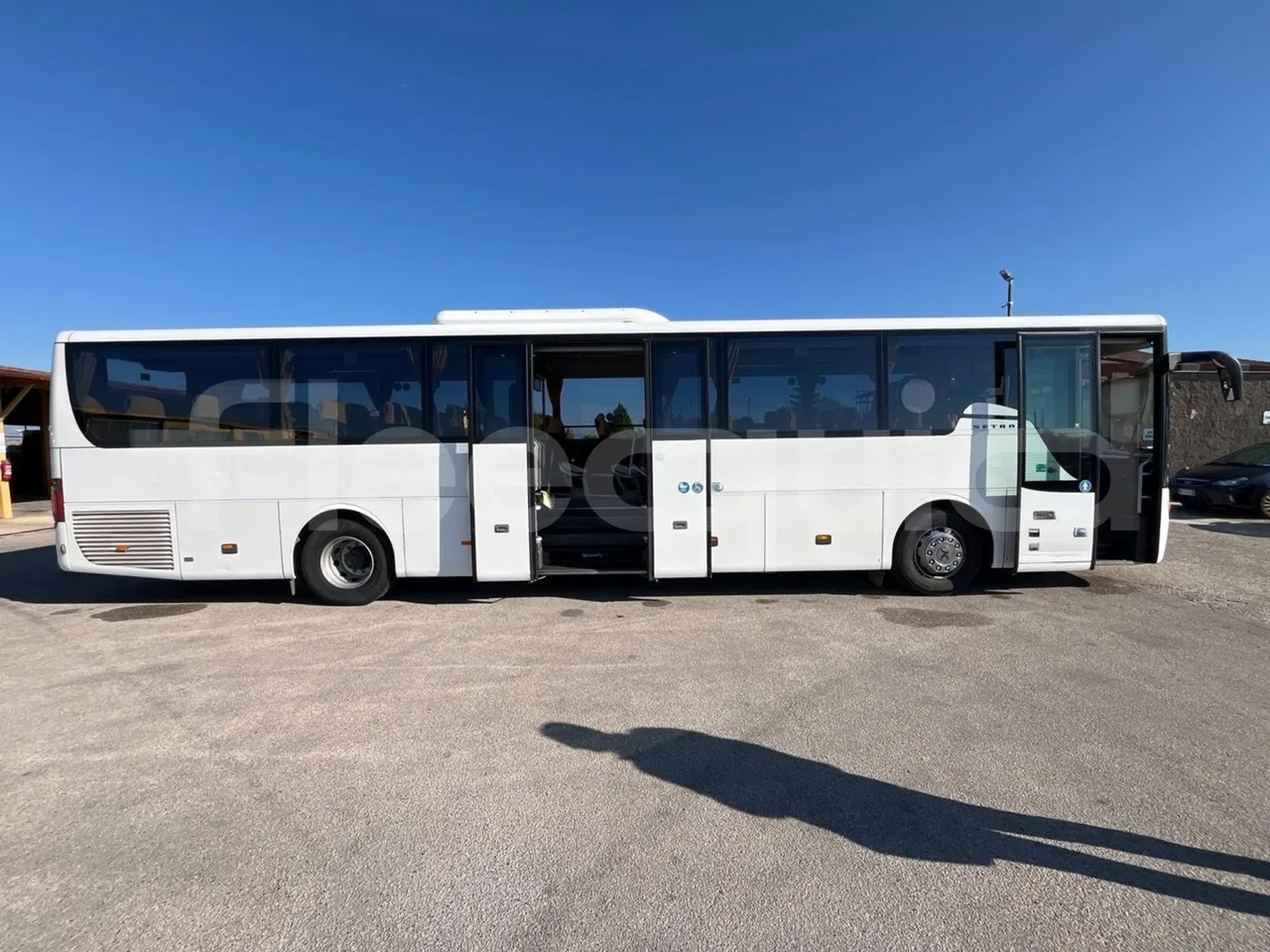 Setra S416 UL Business - Euro6 - 260kW - 12.7mt - right side doors open