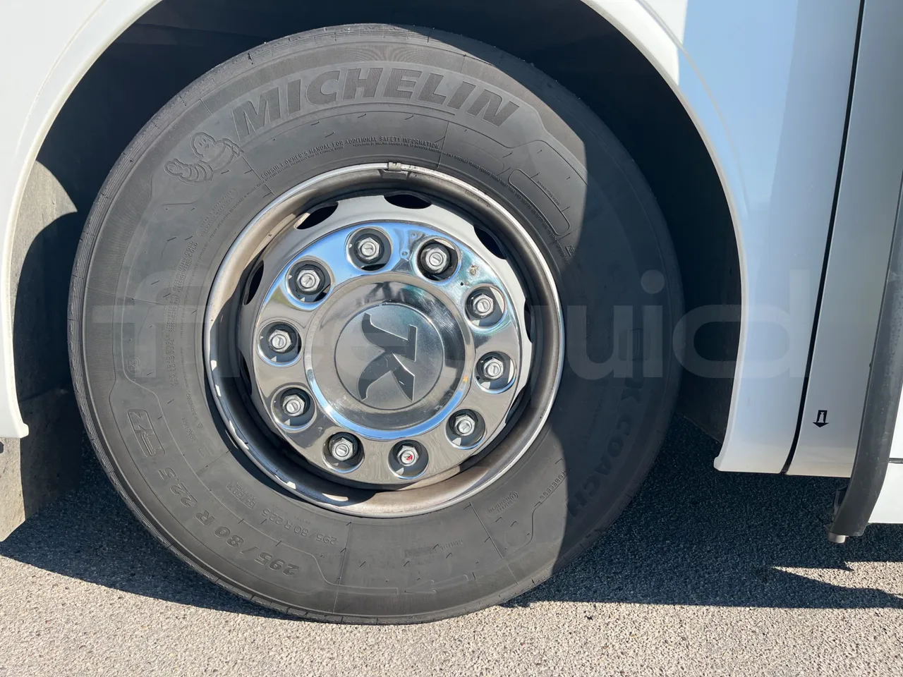 Setra S416 UL Business - Euro6 - 260kW - 12.7mt - front left tire measurements