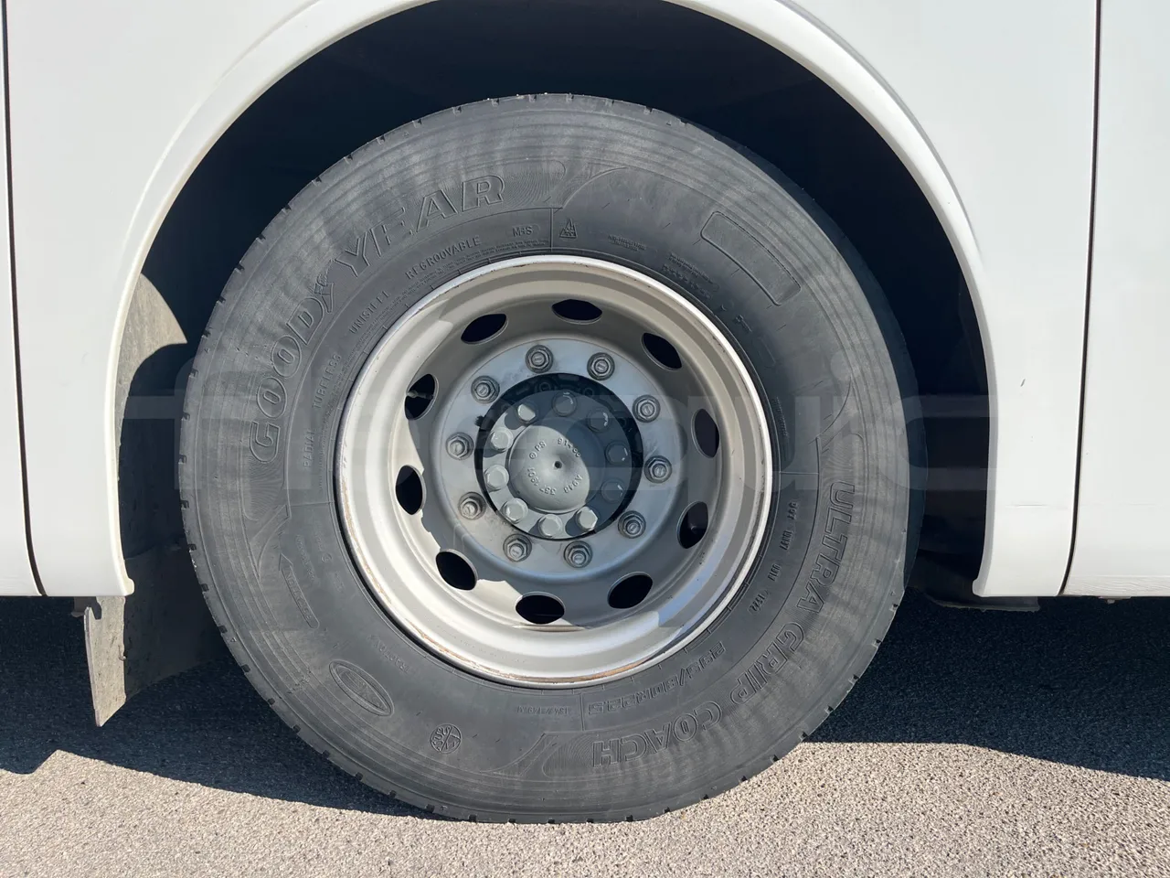 Setra S416 UL Business - Euro6 - 260kW - 12.7mt - rear left tire photo