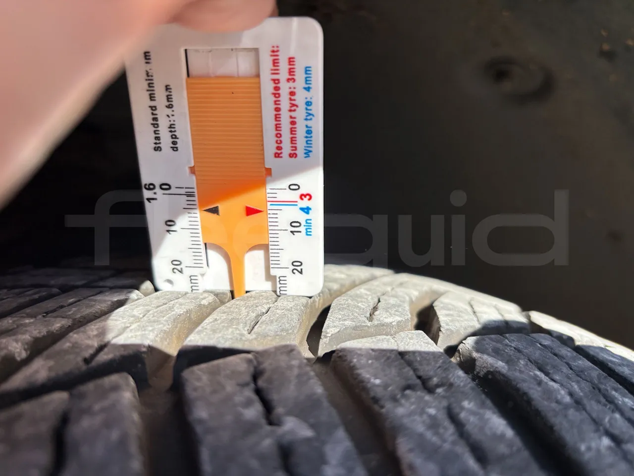 Mercedes-Benz Sprinter - First Axle Left Side: Tyre Thickness