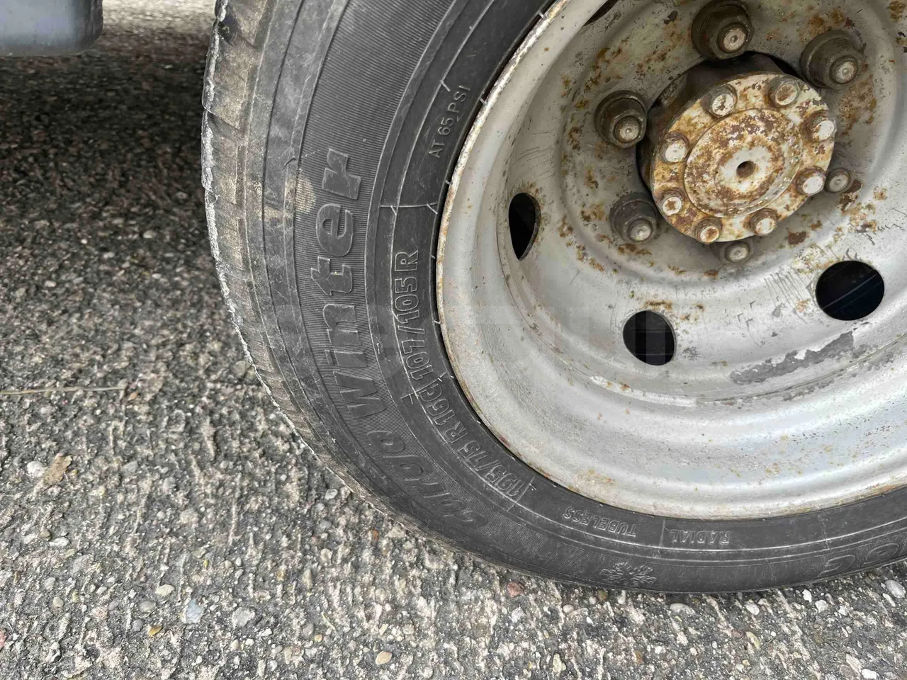 Iveco A45E12 A45E12 - Euro 2 - 90 kW - 6.860 mt - tread condition front tires right